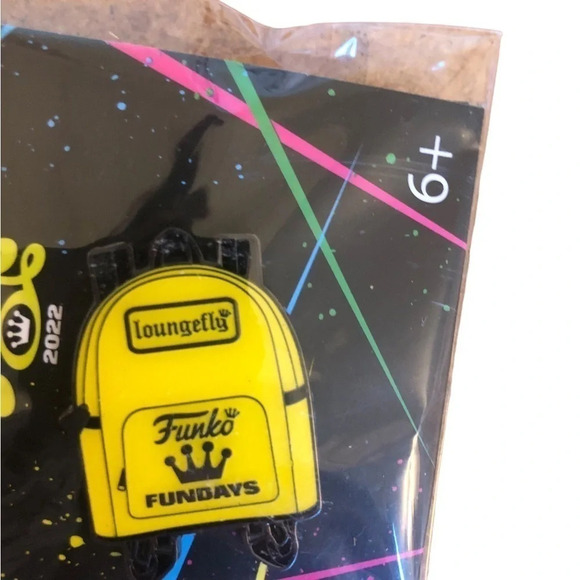 Loungefly black light battle funko fundays yellow back pack enamel pin gift - Picture 3 of 3